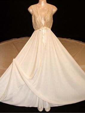Vintage Ivory Lace Nightgown Plunge Bridal Boudoir ILGWU Union Made M